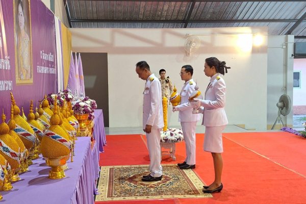 เกษตรย่านตาขาว เข้าร่วมพิธีถวายเครื่องราชสักการะ พานพุ่มทอง พานพุ่มเงิน และพิธีจุดเทียนถวายพระพรชัยมงคล เนื่องในโอกาสวันเฉลิมพระชนมพรรษาสมเด็จพระนางเจ้าฯ พระบรมราชินี 3 มิถุนายน 2567